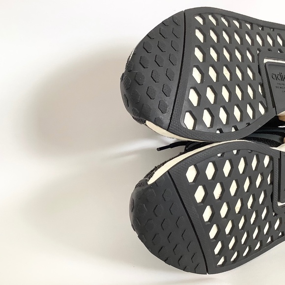 Womens 8/Mens 7 *TEAR* (pic) USED Adidas NMD R1 Core Black Carbon White GZ7997 - Picture 8 of 11